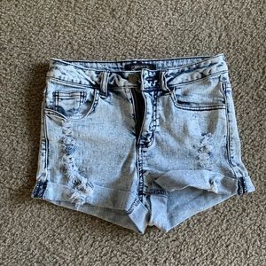 FOREVER 21 HIGH WAISTED RIPPED SHORTS